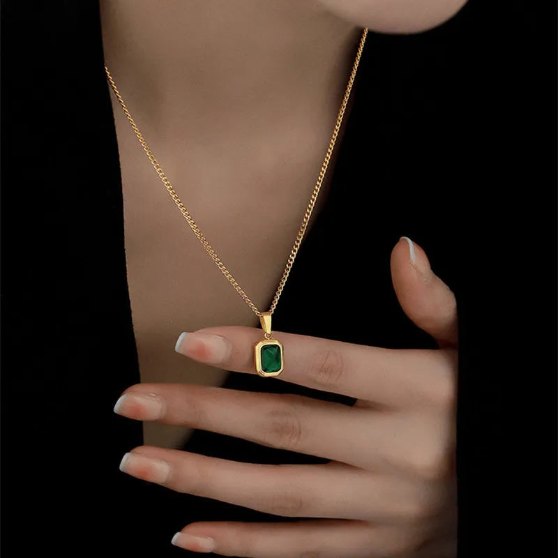 Retro Green Rectangular Pendant Necklace – Elegant Everyday Jewelry for Women