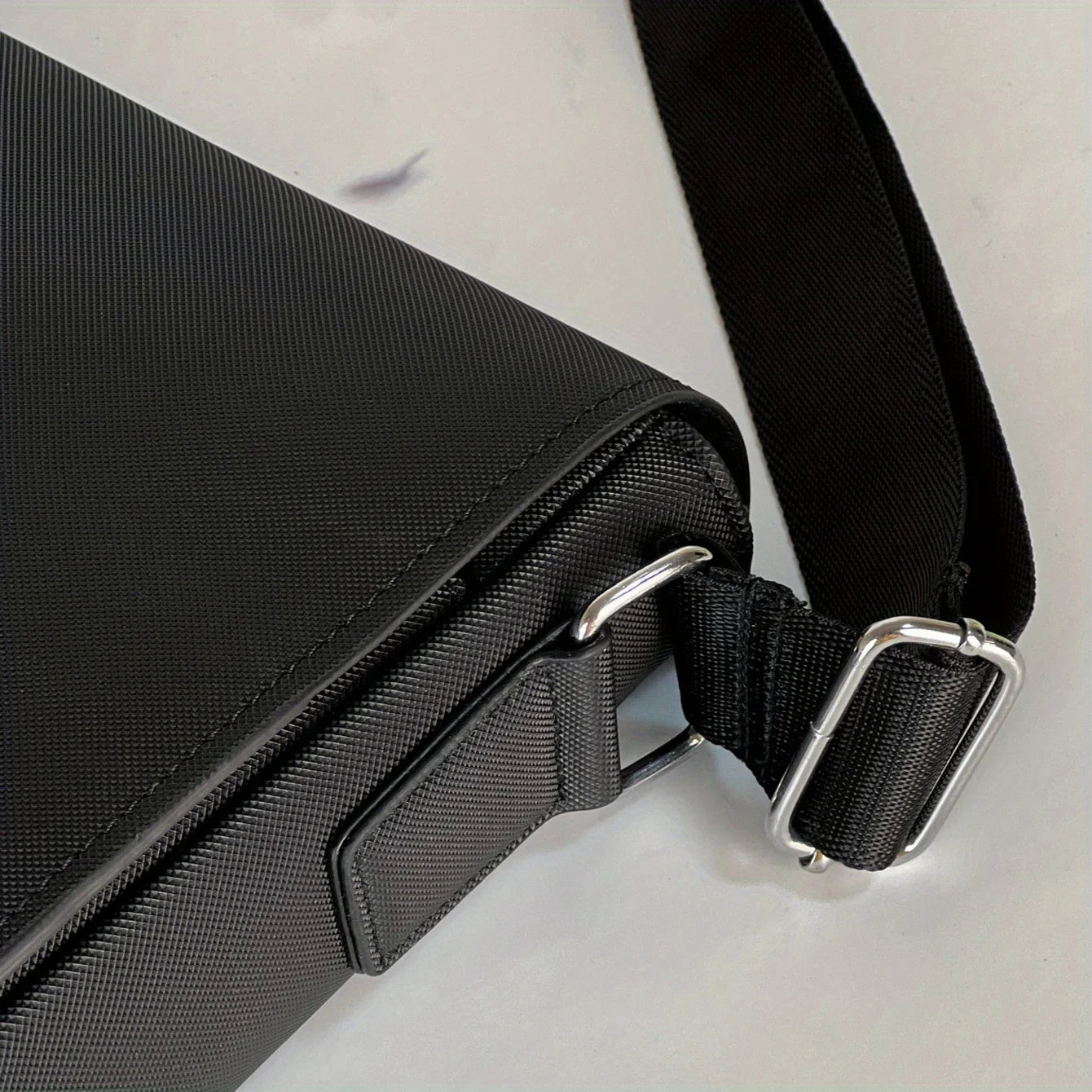 Classic Men's Crossbody Bag – Stylish & Practical for Daily Use