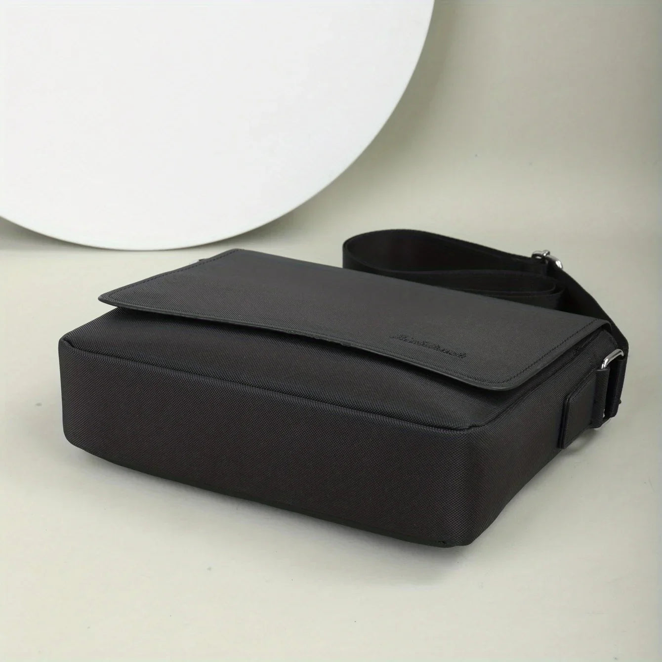 Classic Men's Crossbody Bag – Stylish & Practical for Daily Use