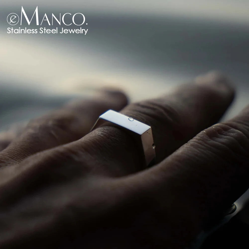 eManco Classic Men's Gold-Plated Stainless Steel Ring – Timeless & Stylish