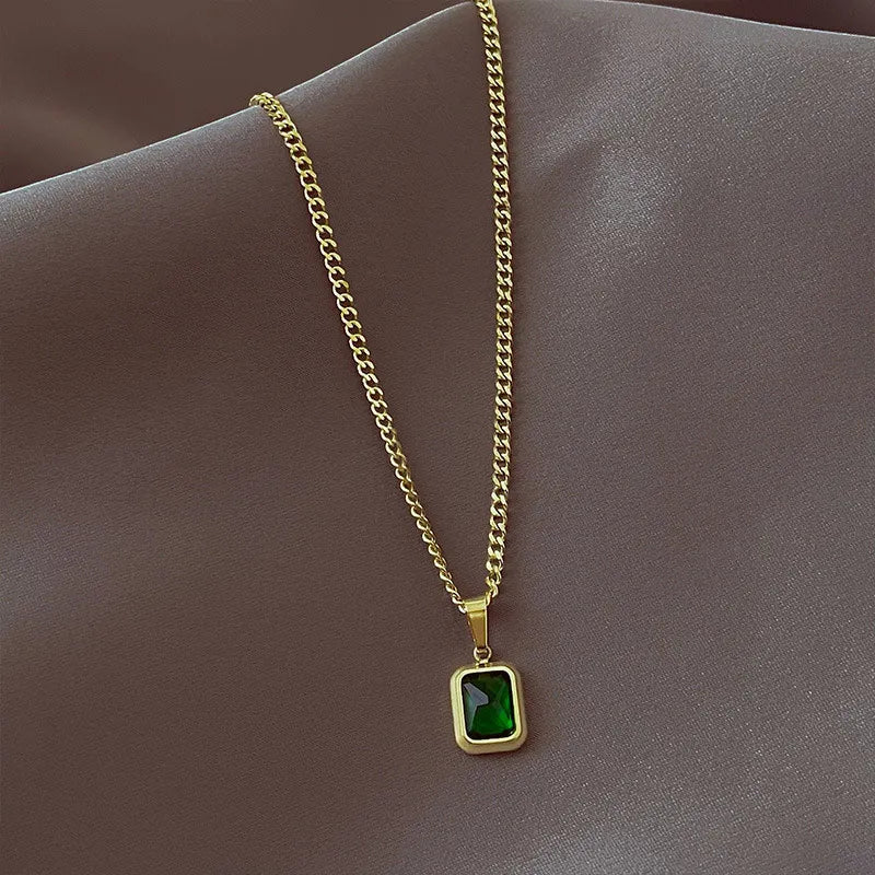 Retro Green Rectangular Pendant Necklace – Elegant Everyday Jewelry for Women