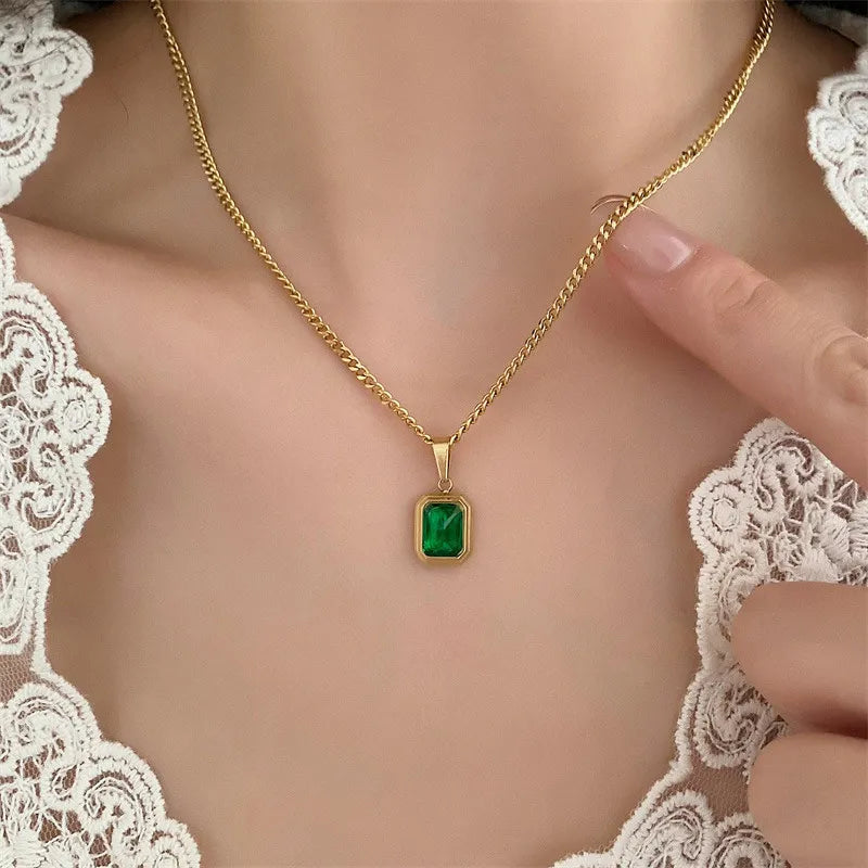 Retro Green Rectangular Pendant Necklace – Elegant Everyday Jewelry for Women