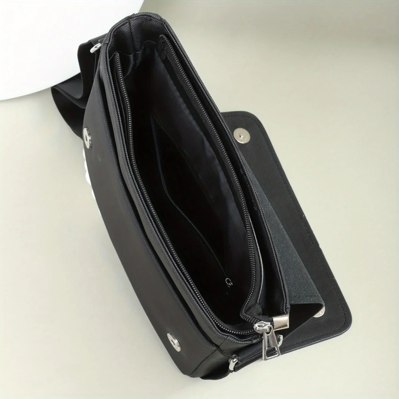 Classic Men's Crossbody Bag – Stylish & Practical for Daily Use