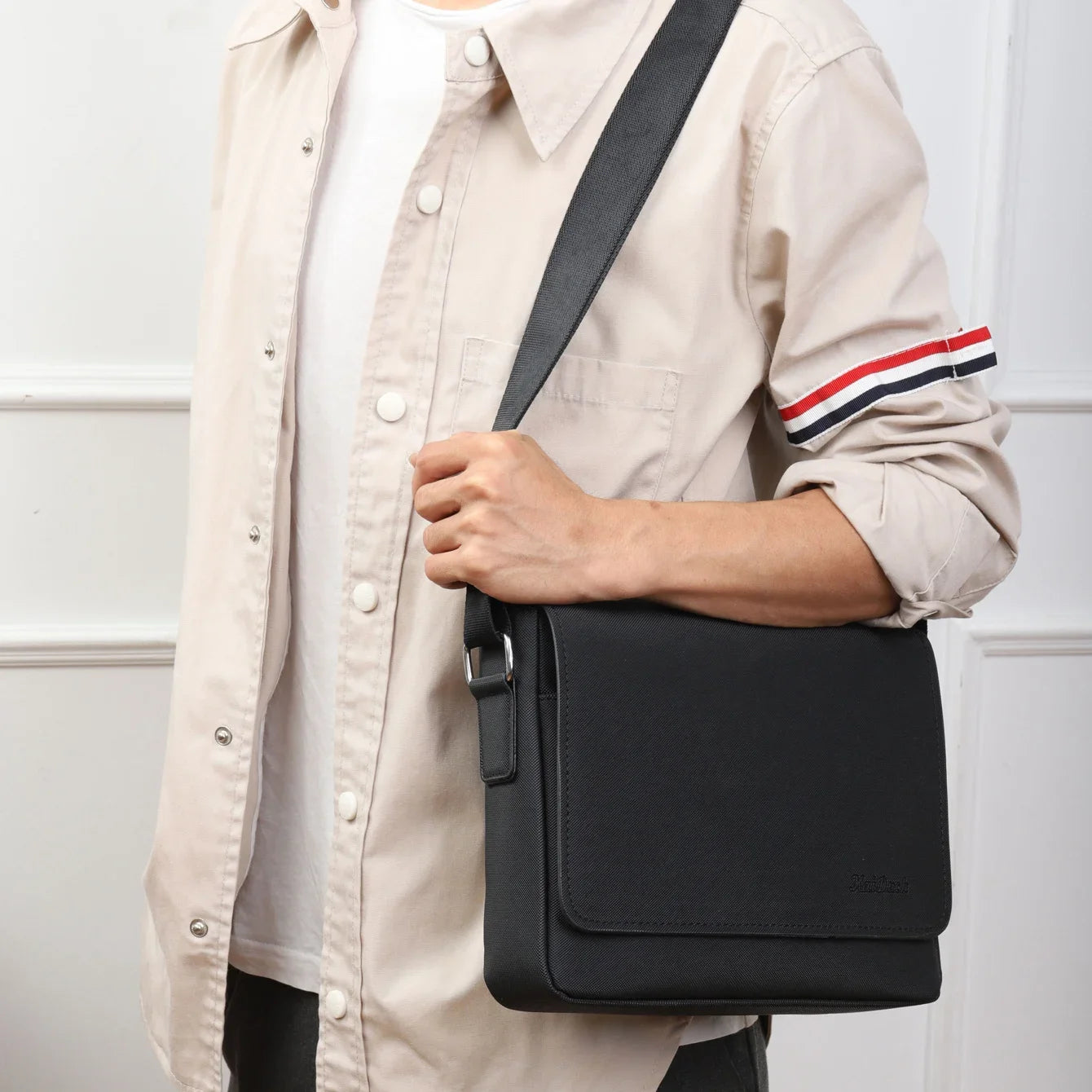 Classic Men's Crossbody Bag – Stylish & Practical for Daily Use