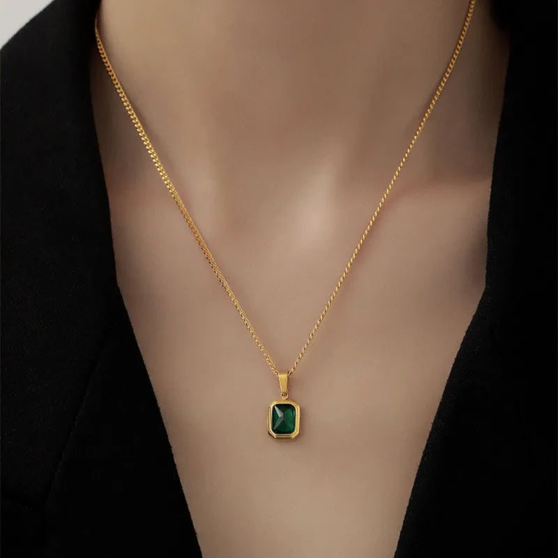 Retro Green Rectangular Pendant Necklace – Elegant Everyday Jewelry for Women