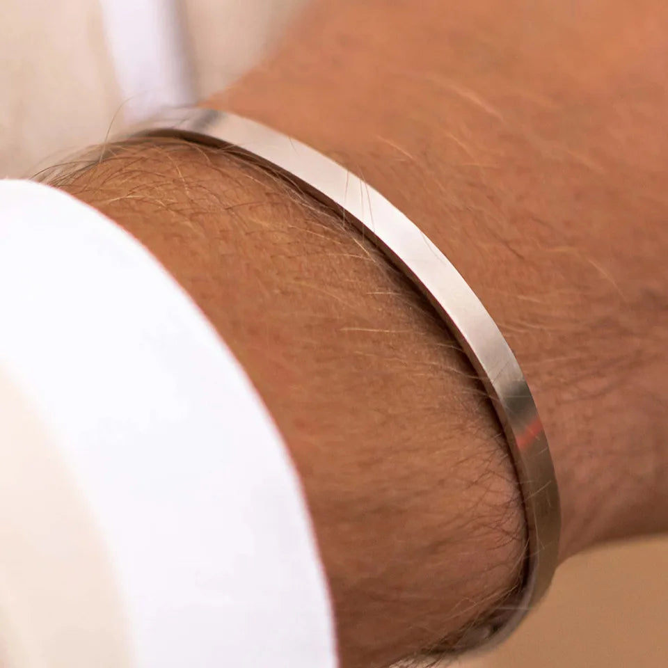 4mm Titanium Steel Open Bangle – Minimalist & Stylish Men’s Bracelet